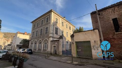 Ensemble immobiliers de Charmes avec Potentiel Exceptionnel Hyper centre ville de Cahors avec un grand jardin Clôturé Situé hyper centre Ville de Cahors, proche de la Mairie Découvrez ce magnifique ensemble immobilier, construit à partir des années 1...