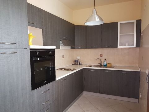 Apartamento de 3,5 quartos mobiliado e muito bem conservado com ar condicionado e máquina de lavar roupa própria no apartamento. Acesso à varanda com 13,55 m2 e incl. lugar de estacionamento Teulada está localizada no sudoeste da Sardenha, na magnífi...