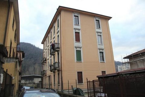 Plaats Regio: Mendrisiotto Locatie: 22100 Como, Ponte Chiasso (Italië) Type woning: 2 1/2-kamer appartement Woonoppervlak: ca. 75 m2 oppervlakte Renovatie: ja Parkeerplaatsen: 1 Kamers: 2 Badkamer/toilet: 1 Verwarming: onafhankelijk van gas Lift: nee...
