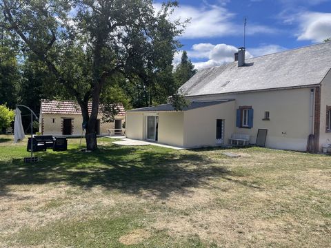 Maison &#224; la campagne avec grange et petit ruisseau