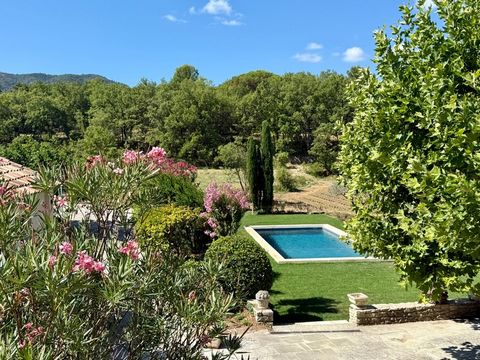 Maison à vendre Bastide composée de 5 suites avec piscine sur terrain attenant de près d'un hectare OPPEDE (84)