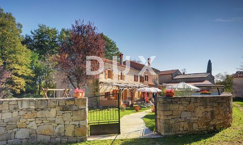 Location: Istarska županija, Gračišće, Gračišće. ISTRIA, GRAČIŠĆE - Beautiful stone house with a swimming pool Gračišće developed on the site of an ancient Slavic cult site dedicated to Perun - the god of thunder. The memory of his veneration is pres...