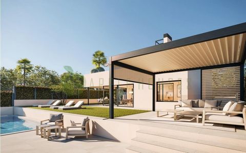 We present this exclusive recently built property located in an excellent area of La Plana, with sea views. Its modern and original design, the superior quality of the materials, the optimal energy efficiency and a comfortable and functional layout, ...