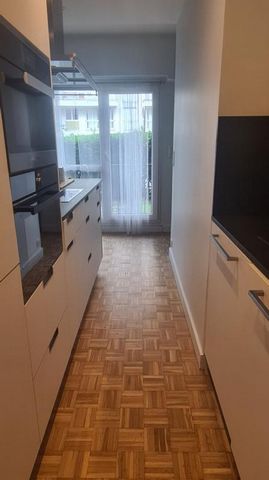 Sabine Caylet vous propose ce studio de 26,76 m² parfaitement rénové, situé dans un quartier calme et recherché de Malakoff, à seulement 3 min à pied du métro Etienne Dolet (Ligne 13) et à proximité directe de tous les commerces et transports. - Idéa...