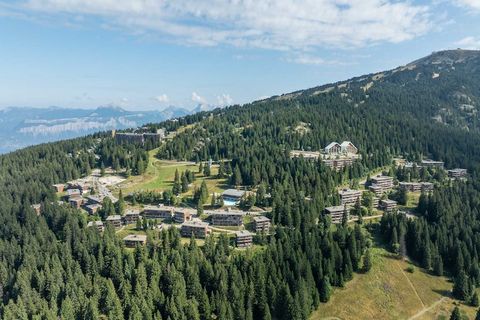 Ontdek uw perfecte bergvakantie in Chamrousse, een gezellig appartement op de begane grond, ideaal voor maximaal vijf gasten. Gelegen in dit levendige alpenresort, biedt uw toevluchtsoord direct comfort en gemak en is het een uitstekende uitvalsbasis...