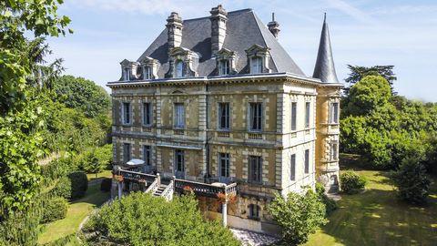 Château du 19ème avec dépendances à 45mn de Biarritz