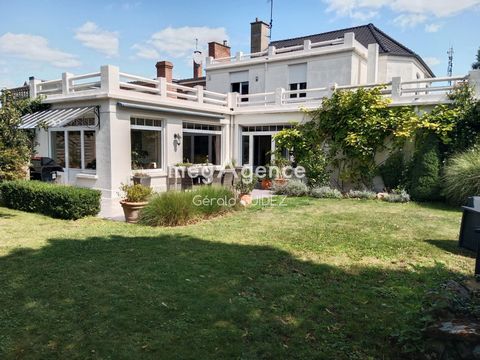 à COURCHELETTE Centre RARE magnifique maison bourgeoise de plus de 230m2 avec 4 chambres + possible chambre avec salle d'eau au RDC superbe jardin