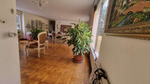 Apartment in Laureles, Medellin, Antioquia $750,000,000 2 Floor Elevator 3 Bedrooms 2 Bathrooms 1 Parking 150 m2 Layer: 5 Detailed Description Apartment for sale in Medellín sector Laureles! Area 150 m2, living room, dining room, kitchen, laundry are...