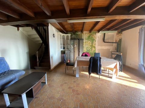 Maison à rénover avec chai et bâtiment de 700m2