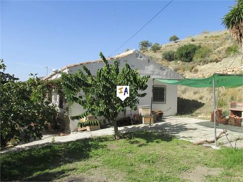 House in Las Huertas with 3 bedrooms, a toilet, a bathroom, kitchen, living room, swimming pool, several very spacious plots. With beautiful views of the Mountains. Located 25 minutes from the beach, and 1 hour from Malaga. Negotiable price