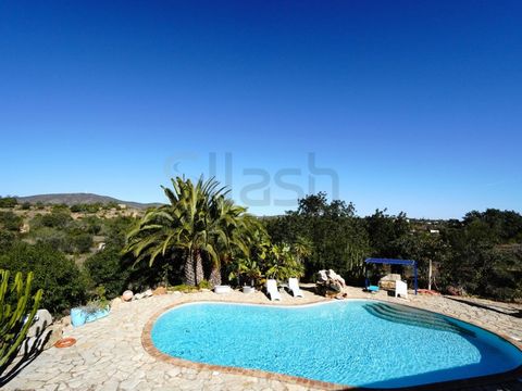 Fantastic property with main house typology T3, four more independent houses and a vast land with swimming pool, lake and fruit trees. This villa benefits from good accessibility, since it is only 1km from the urban center of Quelfes, and 6km from th...