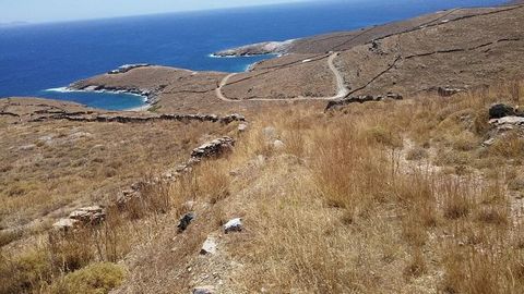 AEGEAN SEA-CYCLADES-ΚYTHNOS Petrousa (w pobliżu Aghios Dimitrios). Na sprzedaż działka o powierzchni 4.042 mkw., nieuwzględniona w planie miasta, kątowa, pozwolenie na budowę, z nowym planem topograficznym, 520m odległość od morza, amfiteatralny, nie...