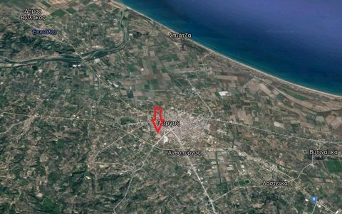 Te koop een stuk grond van 1130 sq.m. in Pyrgos, Peloponnesos. De grond is gelegen in een woonwijk en is opgenomen in het stadsplan, de bouwfactor is 1,8. Afstand tot de dichtstbijzijnde stranden 10-15 minuten met de auto. Prijs € 300.000