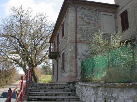 CITTA' DELLA PIEVE (PG), loc. Casaltondo: detached stone and brick house, approx. 160 sqm consisting of: * Ground floor: living room, kitchen and storeroom; * First floor: three bedrooms, one with terrace and bathroom. The property includes surroundi...