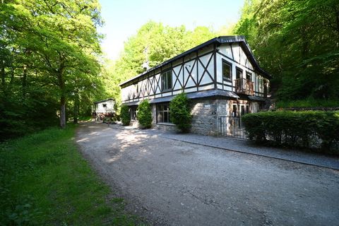 Caratteristica casa delle Ardenne attrezzata per 18 persone completamente rinnovata alla fine del 2022 e situata nella riserva naturale 