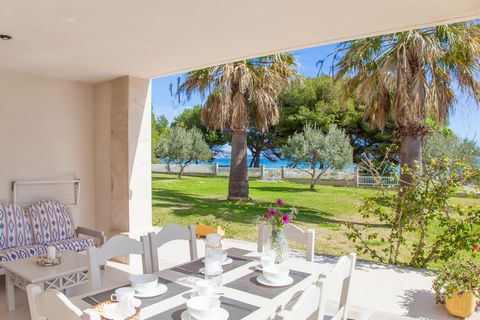 Beautiful apartment for 4-6 people on the seafront, ideal especially for families with children in Puerto de Alcudia. The apartment is located on the ground floor of a closed residential area, consisting of four units. The garden is shared and nice f...
