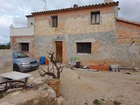 Rustic property in Tivissa Ribera dEbre Plana Solé or Burgans area 220 m of housing surface with habitability certificate 82800 m land area planted with olive trees 15 m2 of kitchen equipped 30 m2 of dining room 12 m2 of terrace 25 m from the beach m...