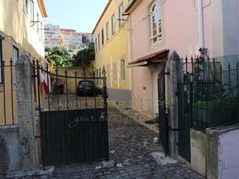A versatile 1 bedroom apartment with three divisions, inserted in the Historic Center of Lisbon, close to the main tourist attractions. Excellent location with easy access due to the variety of public transport and essential services such as schools,...