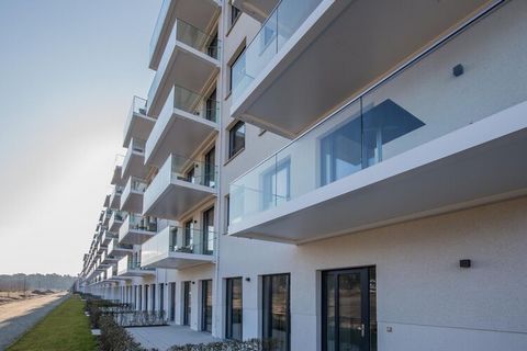 Het vakantieappartement direct aan zee is perfect voor uw vakantie op Rügen. Geniet van de zon en het uitzicht vanaf het balkon of ontspan op het strand. De accommodatie heeft een oppervlakte van 77 vierkante meter en is met zijn drie slaapkamers ges...