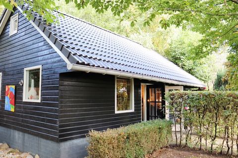 This unique atelier is tastefully decorated and blessed with a quiet, natural setting. 'The Atelier' is ideal for a relaxing getaway alone or with a partner. The best bakery in the Netherlands is across the street. You can retreat here, easels are av...