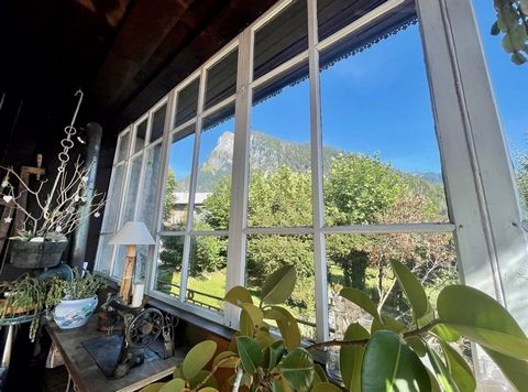 A completely rare opportunity to purchase one of the very first Pension de Famille in Samoens! This Belle Epoque residence is part of the local heritage, sitting under the eye of the Criou mountain. The apartment makes no secret of its origins, with ...