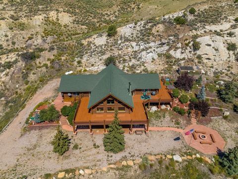 This is the log home of your dreams! Welcome to the Grandpa mountain retreat! With just under 40 acres, beautiful views, wrap around deck, there is plenty of room to entertain! This One-of-a Kind home was thoughtfully designed for function and flowab...