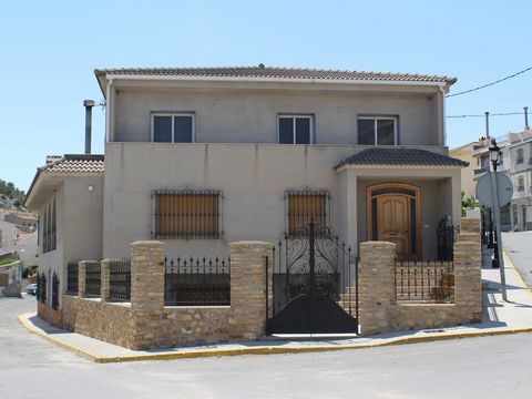 This is a wonderful opportunity to purchase a large family home in Oria. Oria is a traditional Spanish village where you will find a number of amenities all within walking distance of the property including shops, bars, banks etc and within a 20-minu...
