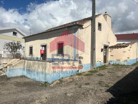 Single storey house to restore, isolated, with 2 bedrooms. With 105 m2 of gross construction area, set in a 180m2 plot. Interior staircase leading to the attic, which could be transformed into a living area. Located in a quiet village, with access to...