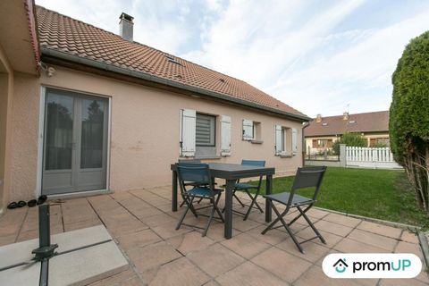 Welcome to this charming traditional house of 116 m² located in Bulle, a real pearl in an exceptional environment. This semi-detached property on one side extends over a generous plot of 408 m² offering an ideal living environment for your family. Th...