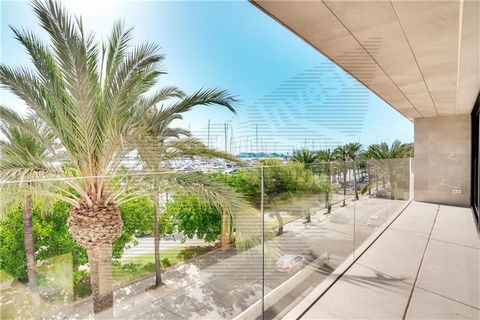 Brand new. Apartment in Paseo Marítimo with sea views, 113,30m2 approx., large living room, fitted kitchen with office, 2 bedrooms, wardrobes, 2 bathrooms (1 en suite), wooden floors, double glazing, underfloor heating, air conditioning, terrace 8m2 ...