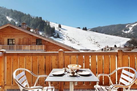 Breng je vakantie door in dit nieuwe, luxe vakantiehuis met een zwembad en een spa in La Clusaz. Het appartement heeft 1 slaapkamer en er kunnen 4 personen verblijven. Voor een stel of een gezin is dat ideaal! Het pittoreske skigebied La Clusaz ligt ...