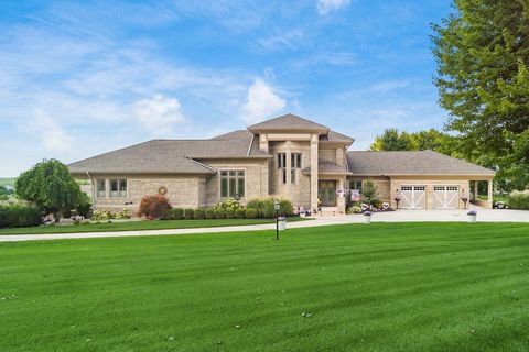 Magnificent, gated property nestled within the Windy Knoll Golf Course. Built in 1996, this brick custom home offers sophisticated living featuring soaring ceilings & an abundance of natural light. Formal rooms & spacious kitchen lend themselves to s...