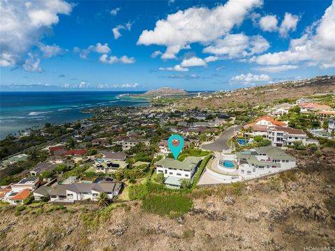 Endless Views... Stunning unobstructed views of Koko Head, the Pacific Ocean, Oahu's coastal shoreline & verdant mountain ranges are experienced from this fabulous residence situated on a marvelous rim lot parcel within gated Hawaii Loa Ridge. This s...