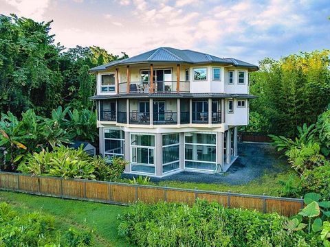 Das Hilo Beach House ist eine erfolgreiche Kurzzeit-Ferienwohnung mit mehreren Einheiten direkt am Strand, STVR, die an den Onekahaka Beach Park grenzt und einen einfachen Zugang zum Meer und einen Blick auf den Pazifischen Ozean bietet. Eine geschüt...