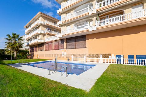 Welcome to this wonderful apartment with direct access to the beach and with capacity for 2+2 people. Outside this beautiful property you will find a shared chlorine pool with dimensions of 12mx4.4m and a depth range between 1m and 2m. You can relax ...