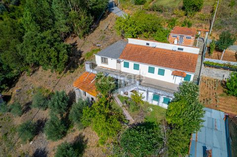 Property ID: ZMPT560903 Detached house with 232m2 of implantation area and 1064m2 of land, located in Vale de Açor. Tranquility, quiet, privacy, good access and proximity to the city are some of the characteristics of this house. This property consis...