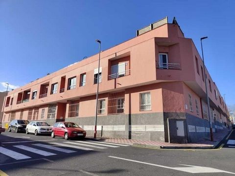 RENTED PROPERTY. NOT VISITABLE. Duplex type house in Las Chafiras, San Miguel. The house has an area of one hundred and two square meters distributed in three bedrooms, two bathrooms, living room and large terrace on the upper floor which is accessed...