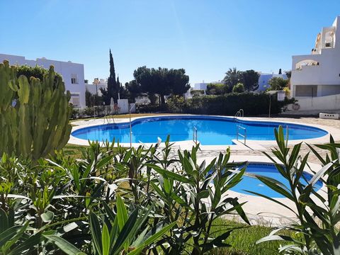 Grupo Corporación Inmobiliaria Vera-Mojácar, sells this fabulous apartment in Mojácar Playa less than 200 meters from the sea, where you can enjoy the wonderful climate that characterizes the east of Almeria, as well as all the leisure options that t...