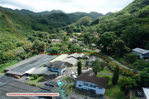 Fantastic opportunity to invest in a large estate conveniently located within minutes of the University of Hawaii, Kaimuki, Waikiki Beach and Ala Moana Center. Come and explore the possibilities of this 8.78 acre property in upper Palolo Valley consi...