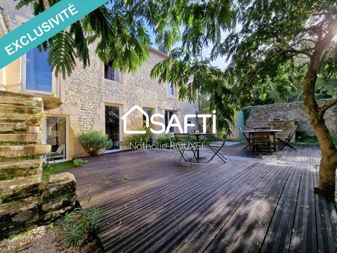 Exclusive ! This superb charming property with the typical architecture of Bessin, erected in Caen stone, will totally seduce you. Entirely renovated by lovers of authenticity and art, it combines the old and the contemporary in its restoration and d...