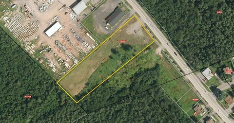 Vast land to be developed allowing several commercial uses. Ideal for developer or owner of a company wishing to establish itself in a strategic sector. INCLUSIONS -- EXCLUSIONS --