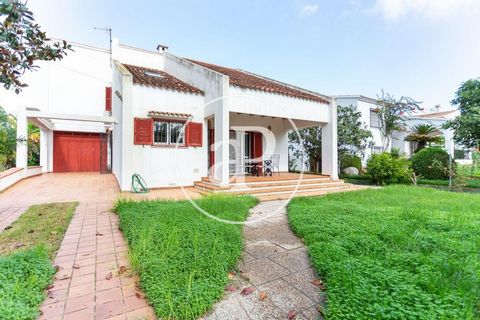 172 sqm furnished house with Terrace in Oliva.The property has 5 bedrooms, 3 bathrooms, swimming pool, fireplace, parking space, air conditioning, fitted wardrobes, laundry room, garden, heating and storage room. Ref. VV2211023 Features: - Air Condit...