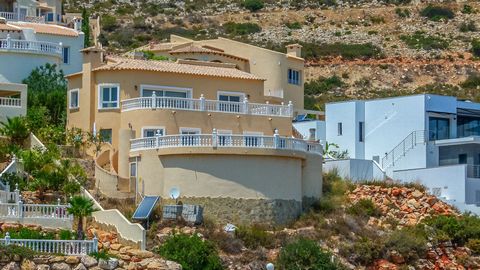 Located in Cumbre del Sol, this villa offers breathtaking views over the cliffs and the azure Mediterranean Sea. The villa is spread over two floors and also has a basement. There is a living-dining room with a stove, a half-open kitchen, three bedro...