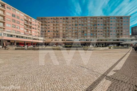 Magnificent apartment refurbished T4 , reference construction - Ferreira dos Santos, which is characterized by quality and generous areas. Very well structured and located in Praceta 25 de Abril, Vila Nova de Gaia, in front of the Chamber. Surrounded...