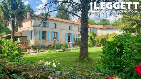A21834LOP17 - This beautiful property comprises 2 attached Charentaise stone houses, 7 outbuildings of 550m² in well maintained condition, private woodland & fields, sculpted gardens of mature trees, shrubs & flowers, a market garden, terraces & outd...