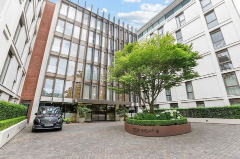 nited Kingdom Sotheby's International Realty are proud to present this beautifully finished, three-bedroom lateral apartment in luxury gated residence moments from Holland Park. Taking five-star luxury living to new heights is this superbly modern ap...