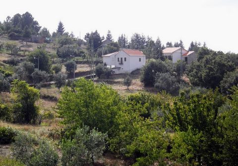 MORADIA NA SERRA DA ESTRELA, casa perto de Linhares da Beira Na pequena e acolhedora aldeia de Quintãs encontra esta moradia, parcialmente reabilitada, com logradouro, isolada e vistas desafogadas. Pronta a escriturar! Poderão ser incluídos na venda ...