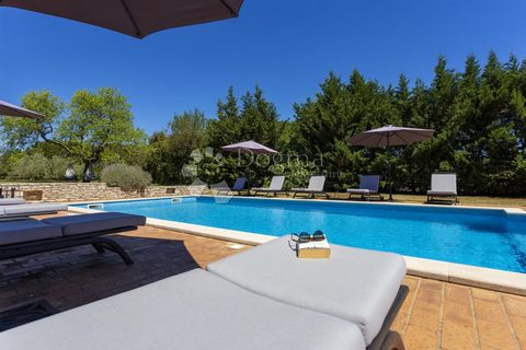 ID CODE: IS1527 Filip Pandurić Agent s licencom Mob: 099/337-5980 Tel: 052 645 444 E-mail: ... ... />Features: - SwimmingPool - Balcony - Barbecue - Alarm - Garden - Terrace