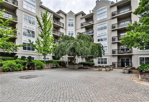 Don't miss this spacious and bright two bedroom condo in River West! This impeccably maintained, freshly painted unit is move-in ready. Recent updates include a new: water heater, flooring in both bedrooms (no carpet!), blinds, toilet, and mirror/lig...