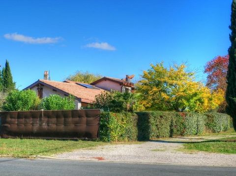 Dpt Lot et Garonne (47), à vendre proche de VILLENEUVE SUR LOT maison P14 de 260 m² - Terrain de 2 000,00 m²